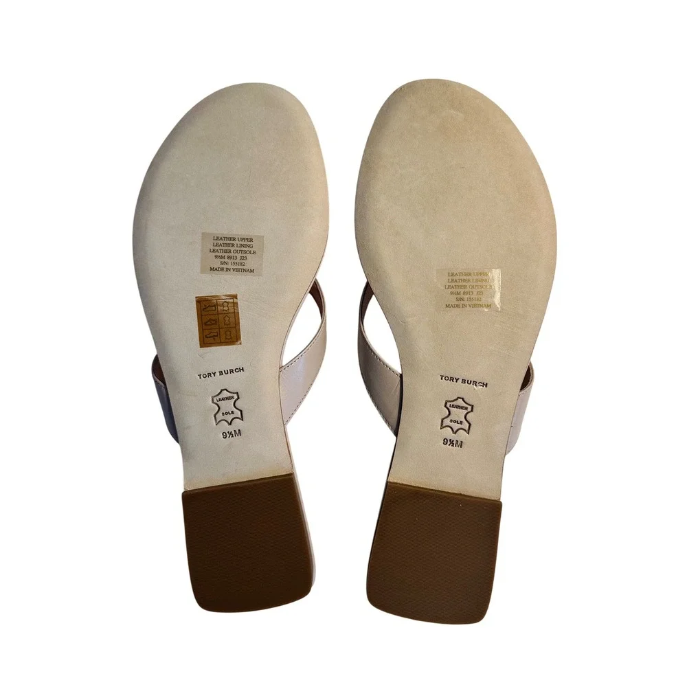 Tory Burch Classic Goat Leather Flip Flop Size 9.5 Shell Pink Logo Charm NEW